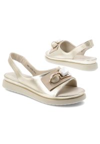 Sandały damskie S.Barski, ze skóry naturalnej metaliczne ozdobna klamra lekka podeszwa casual letnie, złote, GR61-5932. Okazja: na co dzień. Zapięcie: klamry. Kolor: złoty. Materiał: skóra. Sezon: lato. Styl: casual #6