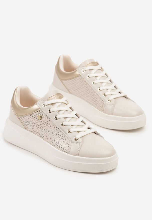 Born2be - Jasnobeżowe Sneakersy w Stylu Tenisówek na Grubej Podeszwie Zdobione Perforacją Marailia. Okazja: na co dzień. Kolor: beżowy. Wzór: aplikacja