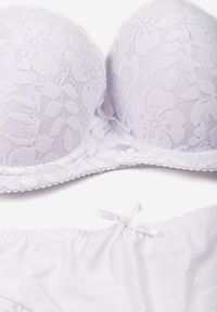 Born2be - Biały Komplet Biustonosz i Majtki Typu Figi Ozdobiony Koronką Ezivane. Kolor: biały. Materiał: koronka. Wzór: aplikacja, koronka #6