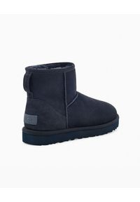 Ugg - UGG - Granatowe śniegowce Classic Mini. Wysokość cholewki: za kostkę. Kolor: niebieski. Materiał: wełna. Szerokość cholewki: normalna. Wzór: aplikacja #8