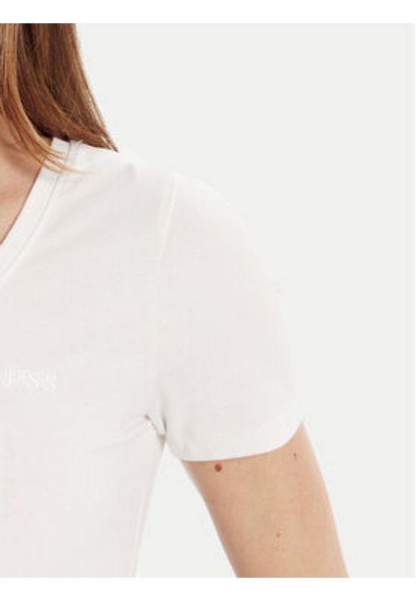 Guess T-Shirt O5RI02 KBBU1 Biały Regular Fit. Kolor: biały. Materiał: bawełna