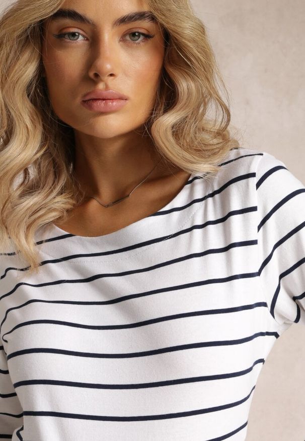 Renee - Biała Bluzka w Paski z Bawełny i z Rękawem 3/4 Bliunna. Kolor: biały. Materiał: bawełna. Wzór: paski
