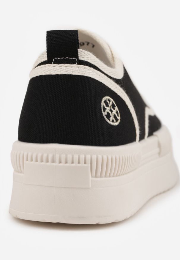 Born2be - Czarne Trampki na Grubej Podeszwie Ozdobione Metaliczną Aplikacją Efadelis. Okazja: na co dzień. Kolor: czarny. Materiał: jeans. Wzór: aplikacja. Styl: casual