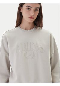 Adidas - adidas Bluza Cozy Holiday Graphic KA9950 Beżowy Loose Fit. Kolor: beżowy. Materiał: bawełna #4