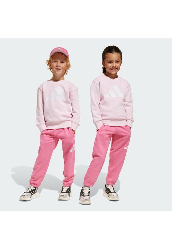 Adidas - Zestaw Essentials Joggers Kids. Okazja: na uczelnię. Kolor: biały, różowy, wielokolorowy. Materiał: materiał, dresówka. Styl: sportowy