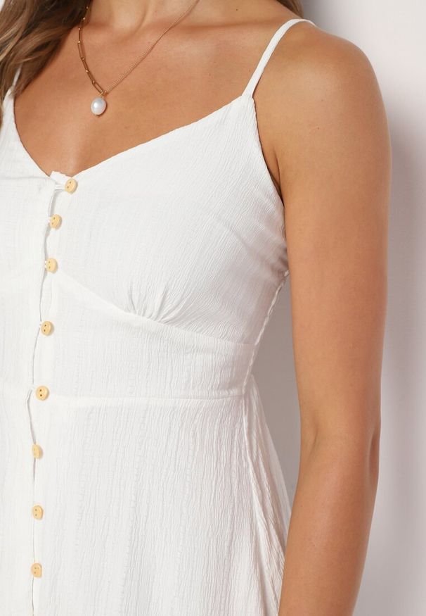 Born2be - Biała Sukienka na Cienkich Regulowanych Ramiączkach Zapinana na Guziki Palfea. Kolor: biały. Długość rękawa: na ramiączkach. Wzór: aplikacja. Styl: elegancki