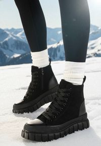 Born2be - Czarne Sznurowane Botki na Platformie Novita. Okazja: do pracy. Kolor: czarny. Materiał: skóra, jeans. Obcas: na platformie. Wysokość obcasa: średni #1