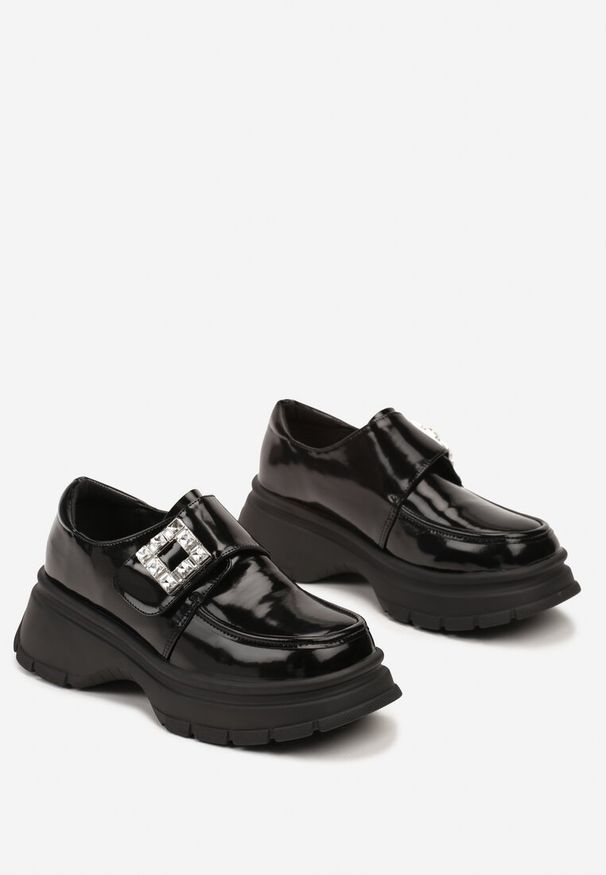 Born2be - Czarne Lakierowane Półbuty na Grubej Podeszwie z Cyrkoniami Lobene. Okazja: na spotkanie biznesowe. Zapięcie: rzepy. Kolor: czarny. Materiał: lakier. Styl: elegancki, biznesowy, klasyczny