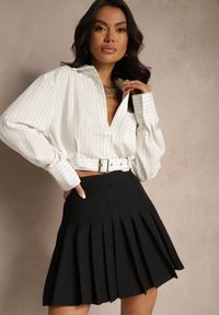 Renee - Czarne Plisowane Spódnico-Spodenki z Wiskozą z Wysokim Stanem Annorys. Okazja: na co dzień. Stan: podwyższony. Kolor: czarny. Materiał: wiskoza. Styl: casual, elegancki