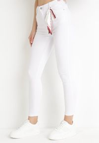 Born2be - Białe Spodnie Skinny z Wysokim Stanem i Kokardką przy Pasie Diorene. Stan: podwyższony. Kolor: biały
