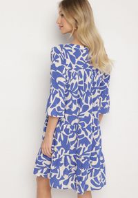 Born2be - Niebieska Wiskozowa Rozkloszowana Sukienka z Abstrakcyjnym Wzorem Liracalia. Okazja: na co dzień. Kolor: niebieski. Materiał: wiskoza. Styl: elegancki, casual