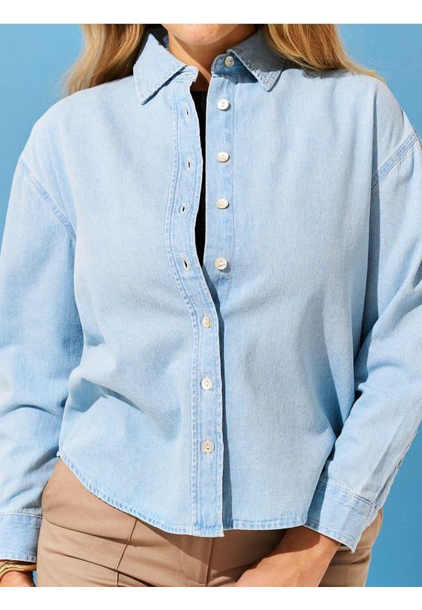 Sinsay - Jeansowa koszula z ozdobnymi guzikami - niebieski. Kolor: niebieski. Materiał: jeans