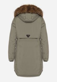 Born2be - Zielona Casualowa Kurtka Parka z Kapturem z Futerkiem Nallorea. Okazja: na co dzień. Typ kołnierza: kaptur. Kolor: zielony. Materiał: futro. Styl: casual #3