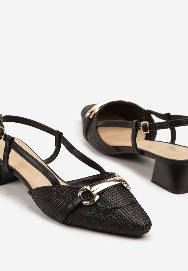 Born2be - Czarne Tweedowe Sandały na Niskim Słupku z Metaliczną Aplikacją Nilene. Okazja: na co dzień. Kolor: czarny. Materiał: jeans. Wzór: aplikacja. Obcas: na słupku. Styl: casual, elegancki