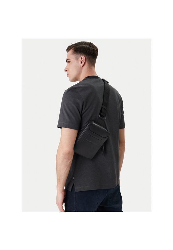 Saszetka Emporio Armani. Kolor: czarny