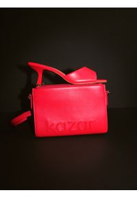 Kazar - Czerwona skórzana torebka z tłoczonym logotypem. Kolor: czerwony. Wzór: gładki, aplikacja. Materiał: skórzane #5