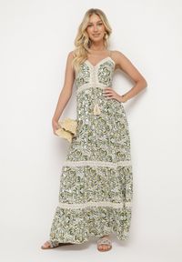 Born2be - Zielono-Beżowa Rozkloszowana Sukienka z Bawełny na Cienkich Ramiączkach z Gumką w Pasie i Haftem Xuretta. Okazja: na spacer, na imprezę. Typ kołnierza: dekolt w kształcie V. Kolor: zielony. Materiał: bawełna. Długość rękawa: na ramiączkach. Wzór: haft. Sezon: lato. Styl: boho #3