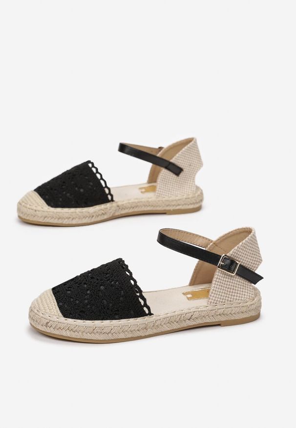 Renee - Czarne Espadryle Maiseis. Nosek buta: okrągły. Zapięcie: klamry. Kolor: czarny. Materiał: koronka, materiał, len. Szerokość cholewki: normalna. Wzór: koronka. Sezon: lato. Obcas: na płaskiej podeszwie