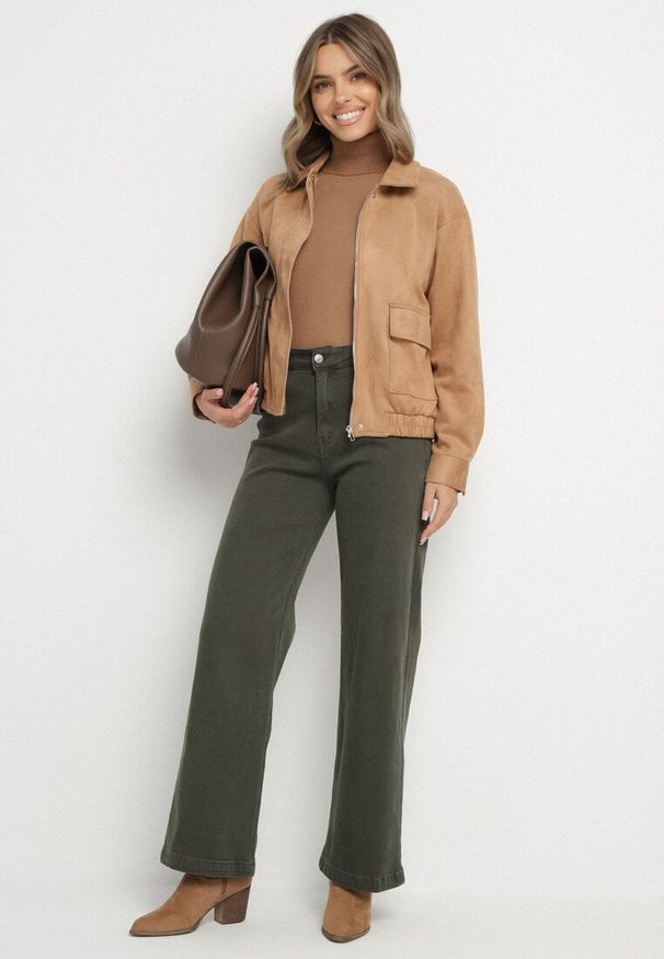 Born2be - Ciemnozielone Bawełniane Jeansy o Szerokim Kroju Violine. Okazja: na spacer. Stan: podwyższony. Kolor: zielony. Styl: elegancki, klasyczny