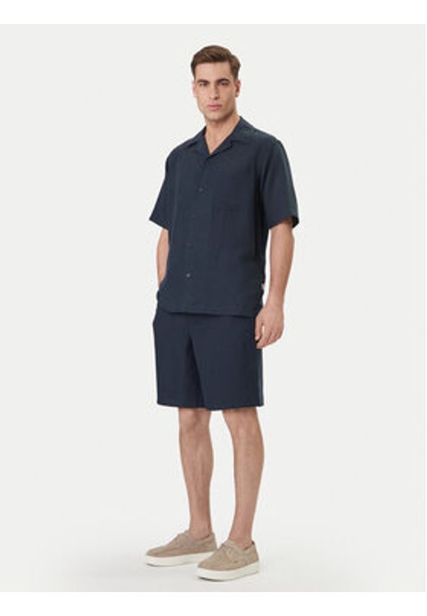 Guess Koszula F6GH01 WN202 Granatowy Regular Fit. Kolor: niebieski. Materiał: syntetyk