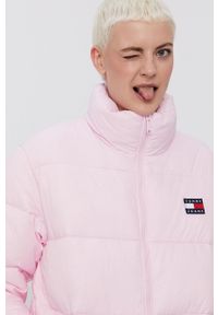 Tommy Jeans - Kurtka. Okazja: na co dzień. Kolor: różowy. Materiał: tkanina, puch. Wzór: gładki. Sezon: zima. Styl: casual #6