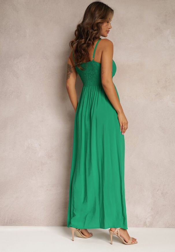 Renee - Ciemnozielona Sukienka Sterinig. Kolor: zielony. Materiał: bawełna. Długość rękawa: na ramiączkach. Typ sukienki: kopertowe. Długość: maxi