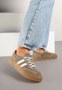 Renee - Ciemnobeżowe Sneakersy Klasyczne Tenisówki ze Skóry Naturalnej Alotia. Okazja: na co dzień, na spotkanie biznesowe, do pracy. Nosek buta: okrągły. Zapięcie: sznurówki. Kolor: beżowy. Materiał: skóra. Szerokość cholewki: normalna. Obcas: na obcasie. Wysokość obcasa: niski