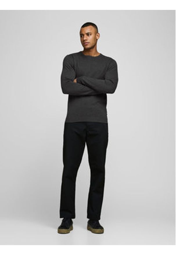 Jack & Jones Sweter Basic 12137190 Szary Regular Fit. Kolor: szary. Materiał: bawełna