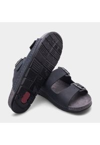 Klapki Scholl Aberdeen F31290-1004 czarne. Kolor: czarny. Materiał: nubuk, materiał, skóra. Sezon: lato, wiosna. Obcas: na obcasie. Wysokość obcasa: średni #6