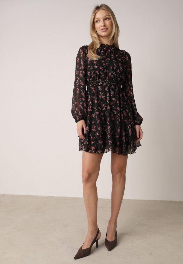 Born2be - Czarna Rozkloszowana Sukienka w Kwiaty i Kropki z Transparentnymi Rękawami Edinella. Okazja: na co dzień. Kolor: czarny. Materiał: poliester, zamsz. Wzór: kwiaty, kropki. Styl: casual