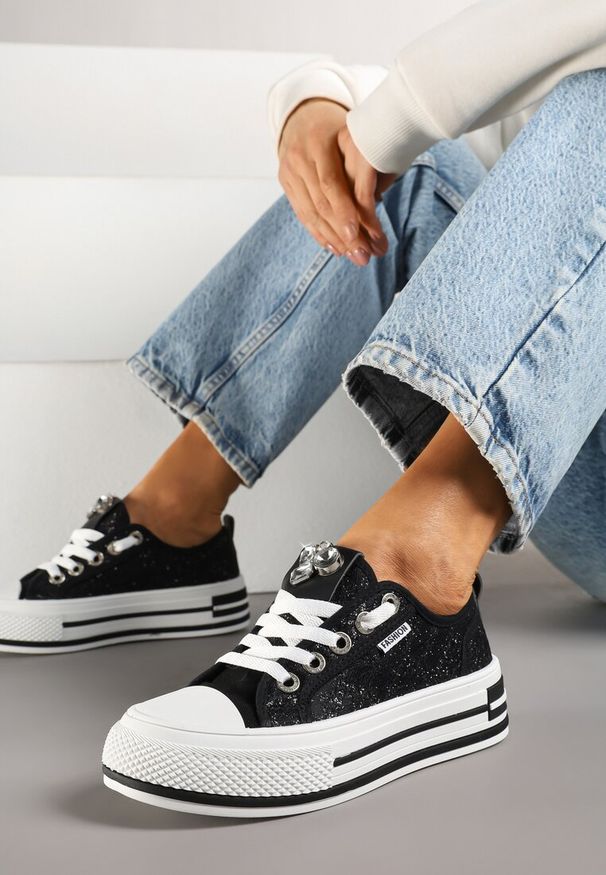 Born2be - Czarne Koronkowe Trampki na Grubej Podeszwie z Cyrkoniami Nusiletia. Okazja: na co dzień. Zapięcie: sznurówki. Kolor: czarny. Materiał: koronka. Styl: casual, klasyczny, sportowy