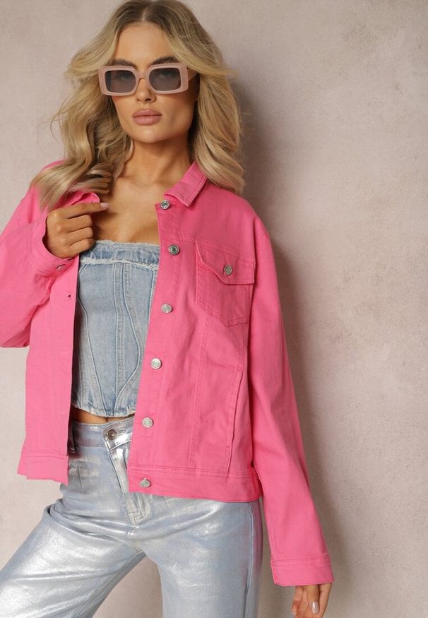 Renee - Fuksjowa Jeansowa Kurtka z Bawełny z Metalicznym Guzikami Urielati. Kolor: różowy. Materiał: bawełna, jeans. Wzór: aplikacja. Styl: rockowy