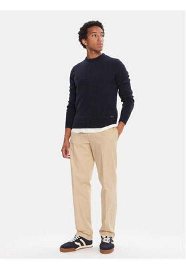Barbour Sweter Patch Crew MKN0584NY91 Granatowy Regular Fit. Kolor: niebieski. Materiał: wełna