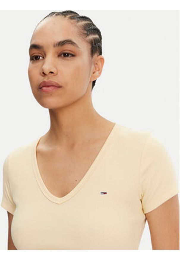 Tommy Jeans T-Shirt Essential DW0DW17385 Żółty Slim Fit. Kolor: żółty. Materiał: bawełna
