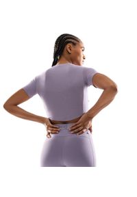 SIROKO - Damska koszulka treningowa crop top z krótkim rękawem Fitness Siroko Harmony. Kolor: fioletowy. Materiał: tkanina. Długość rękawa: krótki rękaw. Długość: krótkie. Sport: fitness