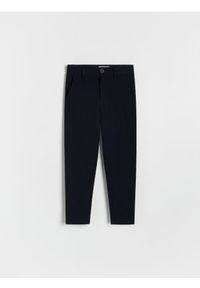 Reserved - Eleganckie spodnie w paski - granatowy. Kolor: niebieski. Materiał: wiskoza, tkanina. Wzór: paski. Styl: elegancki #1