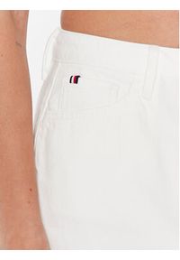 TOMMY HILFIGER - Tommy Hilfiger Spódnica jeansowa WW0WW38240 Biały Regular Fit. Kolor: biały. Materiał: bawełna