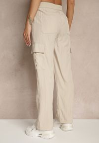 Renee - Jasnobeżowe Spodnie Cargo z Bawełną o Szerokim Kroju High Waist Mairiora. Okazja: na co dzień. Stan: podwyższony. Kolor: beżowy. Materiał: bawełna. Styl: casual #5