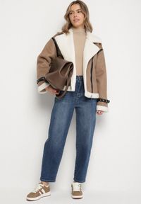Born2be - Niebieskie Jeansy o Kroju Mom Fit z Wysokim Stanem i Serduszkiem z Tyłu Nalunna. Okazja: na co dzień. Stan: podwyższony. Kolor: niebieski. Styl: klasyczny, casual, elegancki #6