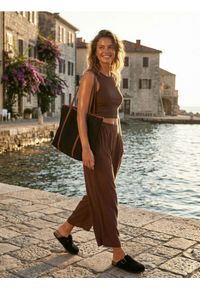 Sinsay - Bawełniany prążkowany top basic - brązowy. Kolor: brązowy. Materiał: prążkowany, bawełna #1