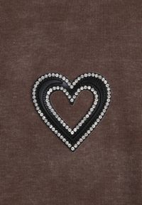 Born2be - Brązowy Bawełniany T-shirt z Cyrkoniowym Sercem Arielin. Okazja: na co dzień. Kolor: brązowy. Materiał: bawełna. Wzór: aplikacja. Styl: casual, klasyczny, sportowy #5