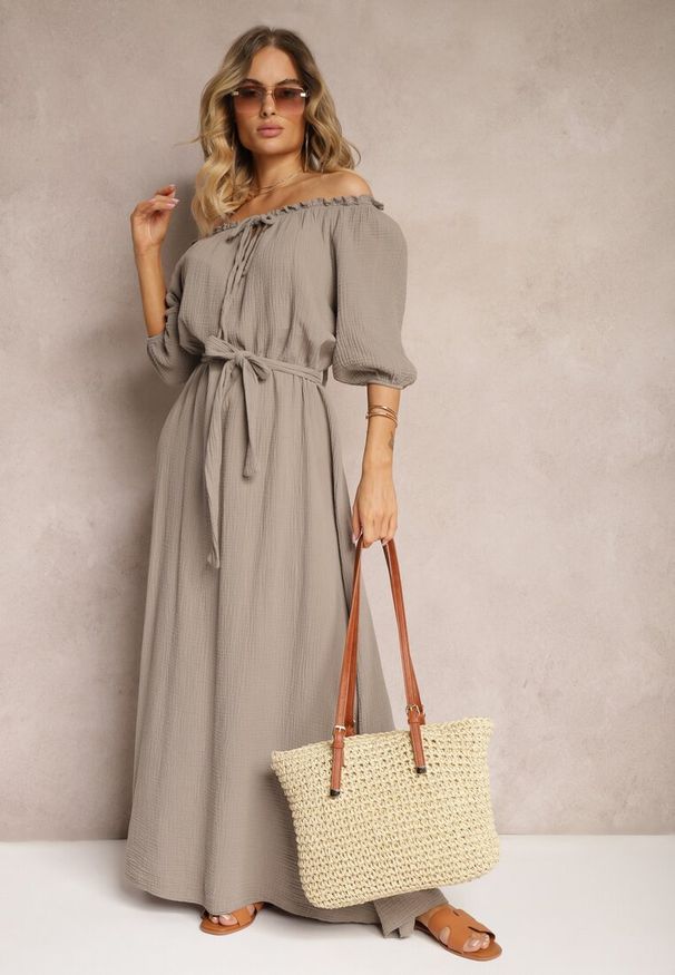 Renee - Beżowa Bawełniana Sukienka z Muślinu Wiązana przy Dekolcie z Paskiem i Gumką w Talii Tasda. Okazja: na co dzień. Typ kołnierza: dekolt hiszpanka. Kolor: beżowy. Materiał: bawełna. Typ sukienki: proste. Styl: casual