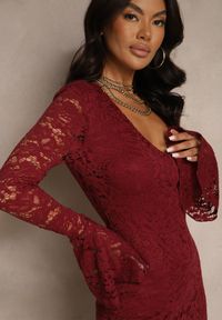 Renee - Bordowa Dopasowana Sukienka Zdobiona Koronką z Rozszerzanym Dołem Hannalis. Okazja: na imprezę. Kolor: czerwony. Materiał: koronka. Wzór: koronka, aplikacja. Typ sukienki: dopasowane. Styl: elegancki #2