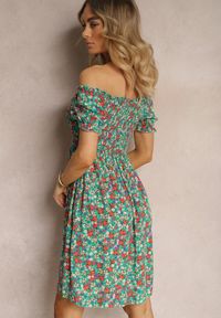 Renee - Zielona Hiszpanka Sukienka z Wiskozy w Kwiatowy Wzór z Gumką w Pasie Silemia. Okazja: na co dzień. Typ kołnierza: dekolt hiszpanka. Kolor: zielony. Materiał: wiskoza. Wzór: kwiaty. Typ sukienki: proste, rozkloszowane. Styl: elegancki, casual