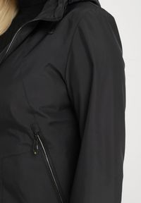 Born2be - Czarna Kurtka Wiatrówka z Nieodpinanym Kapturem i Ściągaczami Mevaria. Okazja: na co dzień, na spacer. Typ kołnierza: kaptur. Kolekcja: plus size. Kolor: czarny. Materiał: jeans, tkanina. Styl: casual #2