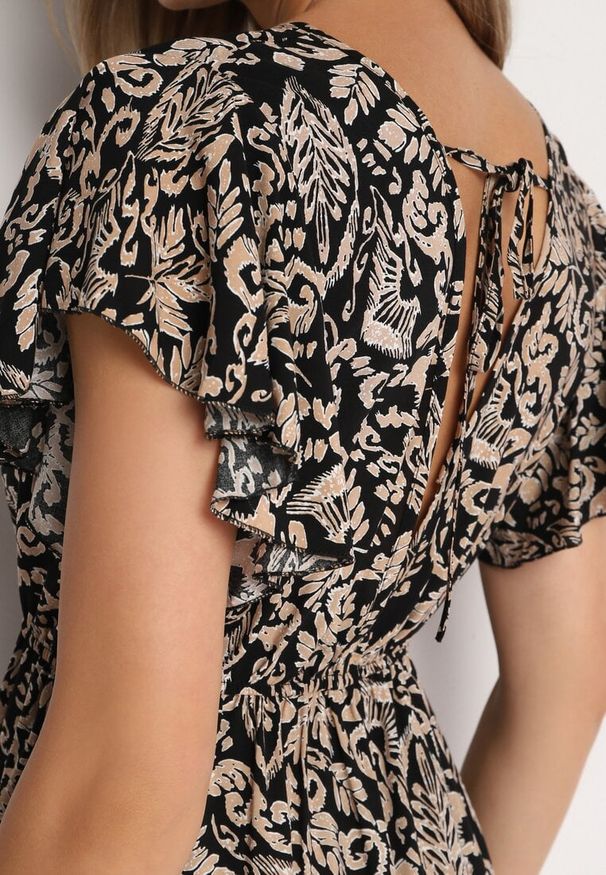 Born2be - Czarno-Beżowa Rozkloszowana Bawełniana Sukienka z Gumką w Talii i Falbanami Nelsea. Okazja: na co dzień, na randkę. Typ kołnierza: dekolt w kształcie V. Kolor: czarny. Materiał: bawełna. Długość rękawa: krótki rękaw. Typ sukienki: rozkloszowane. Styl: casual, wizytowy