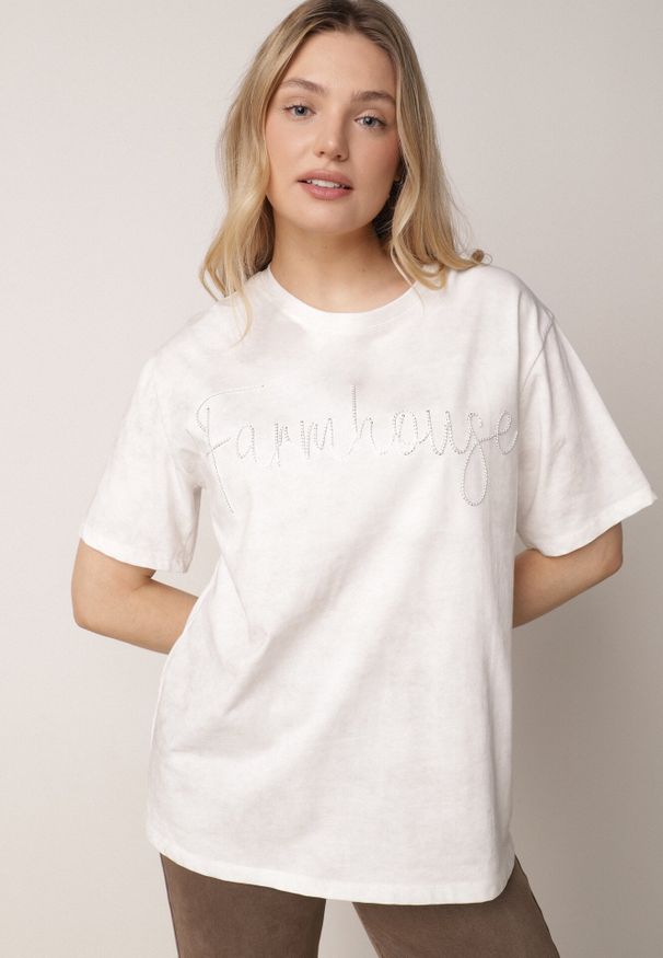 Born2be - Biały Bawełniany T-shirt Oversize z Haftowanym Napisem z Cekinami Aewai. Okazja: na co dzień. Kolor: biały. Materiał: bawełna. Wzór: haft, napisy. Styl: casual, elegancki