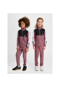 Dziecięcy dres Hummel. Okazja: na uczelnię. Kolor: fioletowy. Materiał: dresówka. Styl: sportowy #1