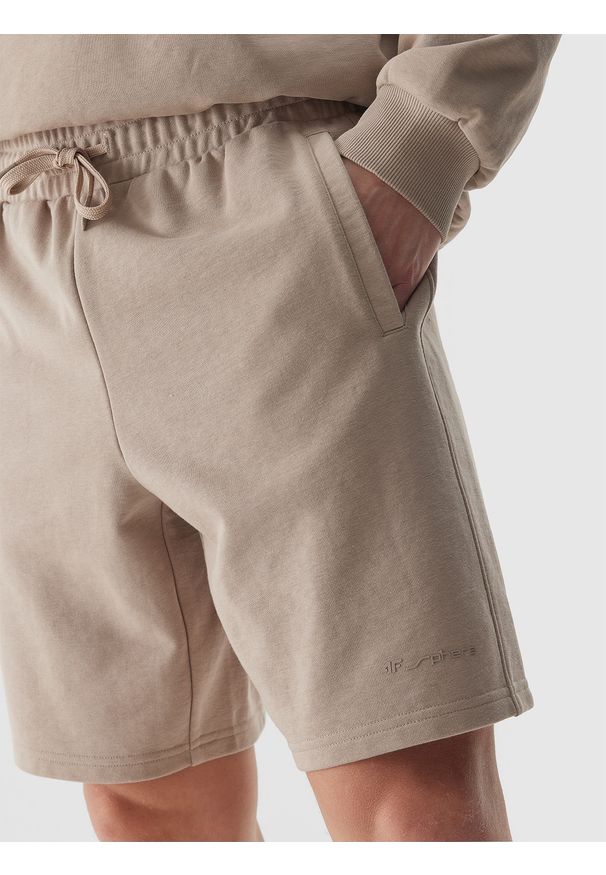 4f - 4F Spodenki dresowe męskie - beżowe L. Okazja: na co dzień. Kolor: beżowy. Materiał: dresówka. Długość: krótkie. Wzór: gładki, nadruk, ze splotem. Styl: casual, sportowy