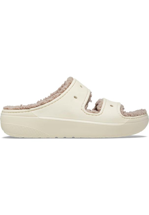 Crocs Classic Cozzzy Sandal. Kolor: beżowy. Materiał: futro. Wzór: paski